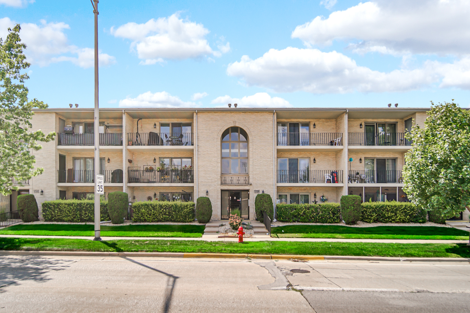 10538 S Central Avenue Unit: 3S