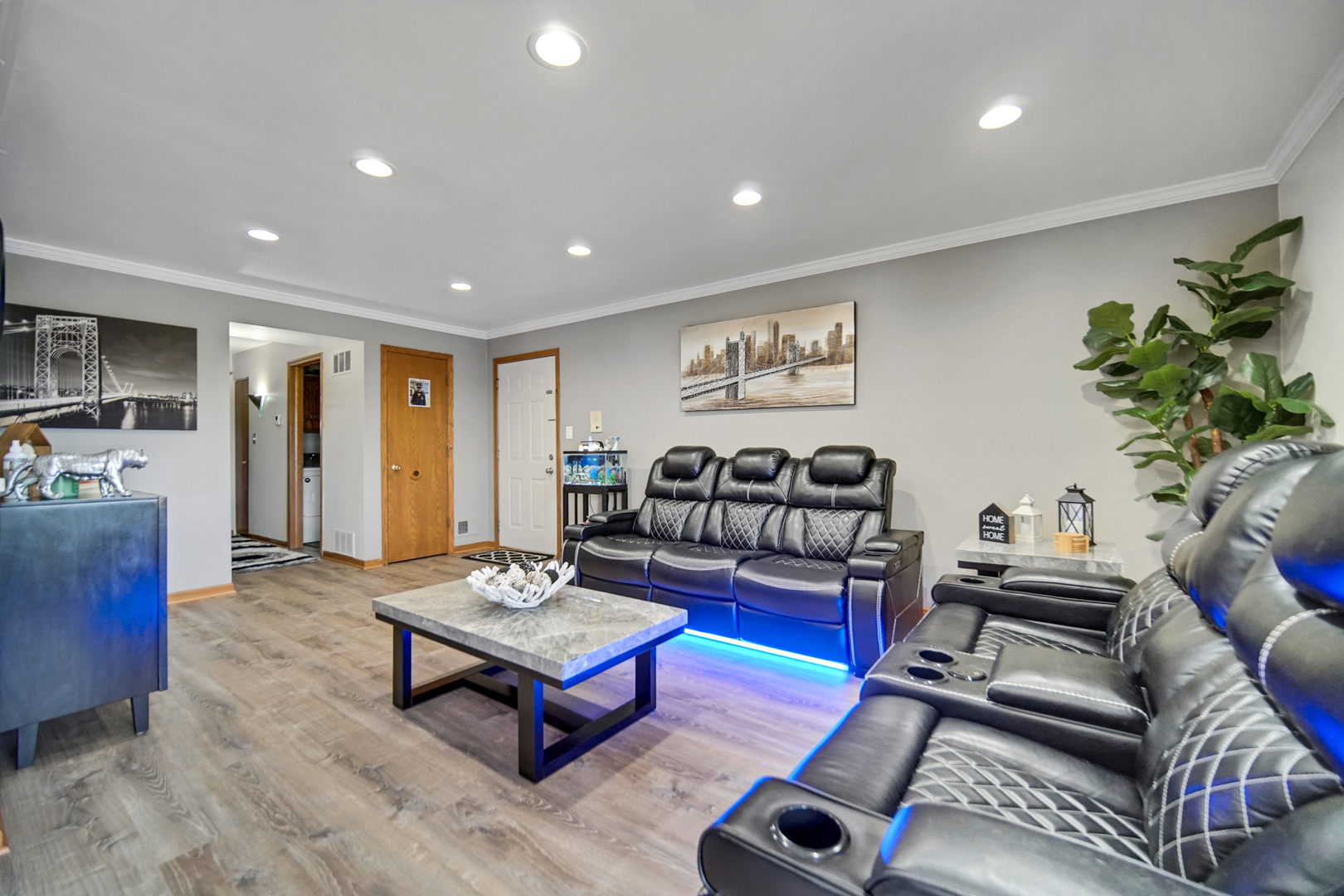 10538 S Central Avenue Unit: 3S