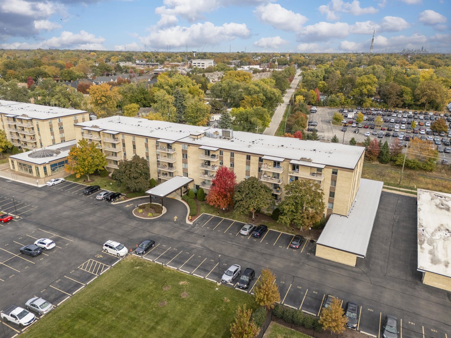 110 W Butterfield Road Unit: 502S