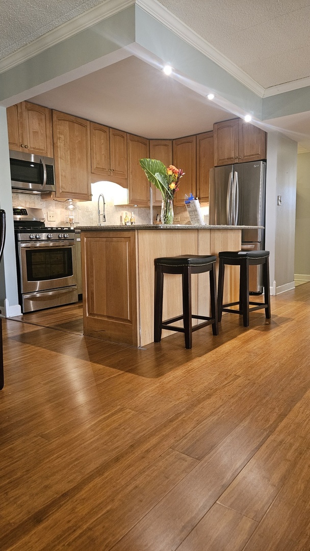 110 W Butterfield Road Unit: 502S