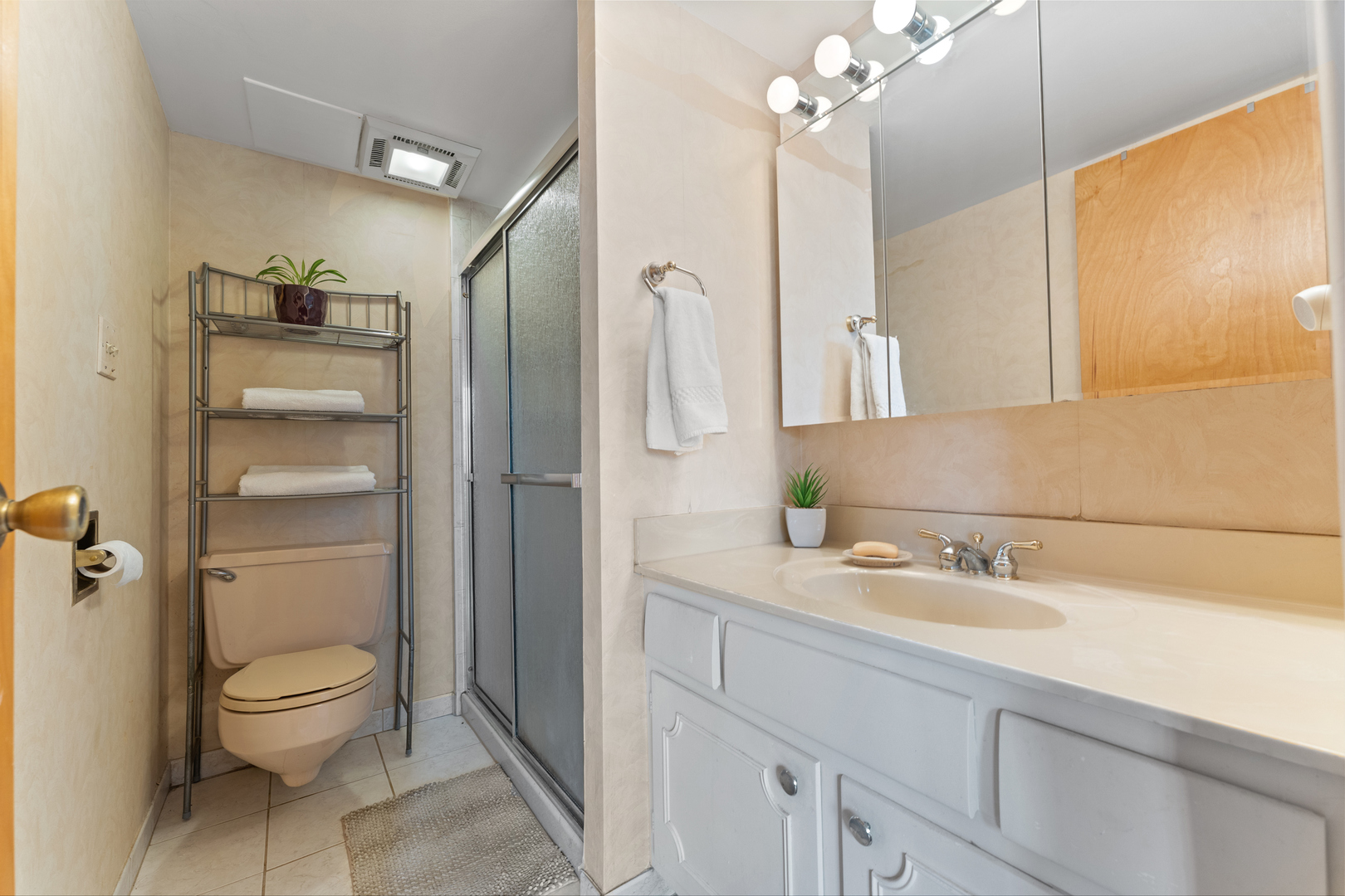 110 W Butterfield Road Unit: 502S