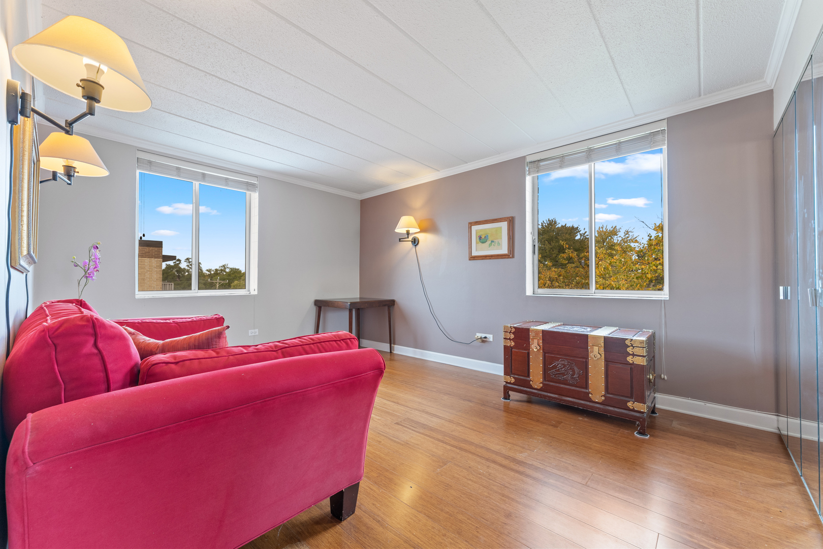 110 W Butterfield Road Unit: 502S