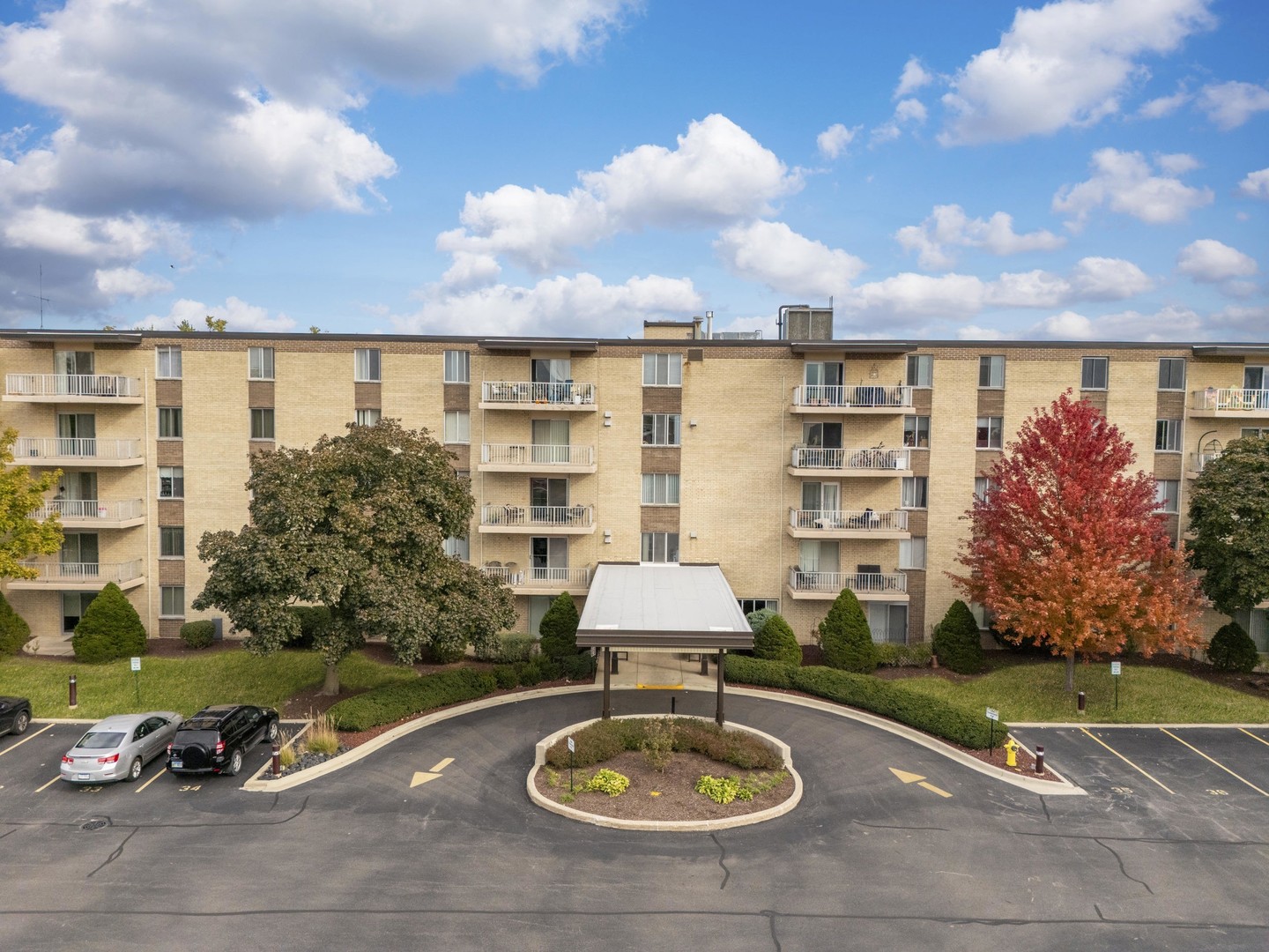 110 W Butterfield Road Unit: 502S
