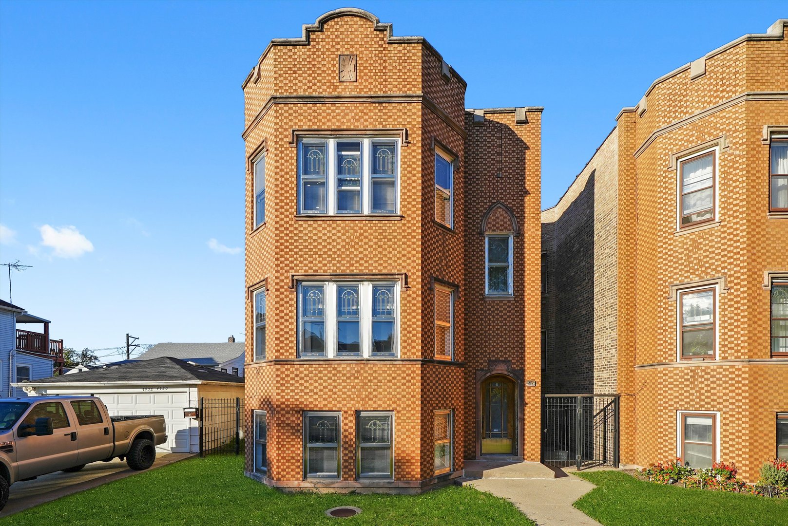 4928 W Altgeld Street