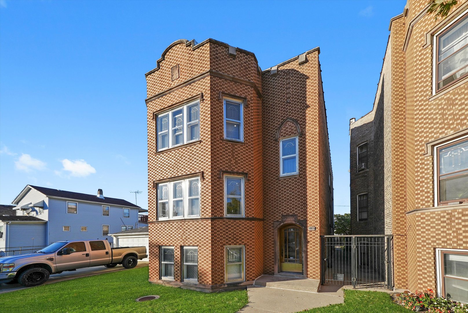 4928 W Altgeld Street