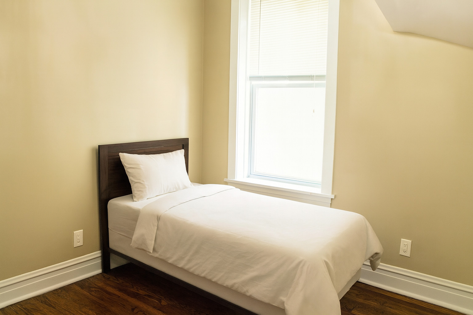 4213 W KAMERLING Avenue Unit: 1