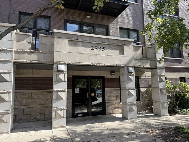 2835 N Lakewood Avenue Unit: P10P19