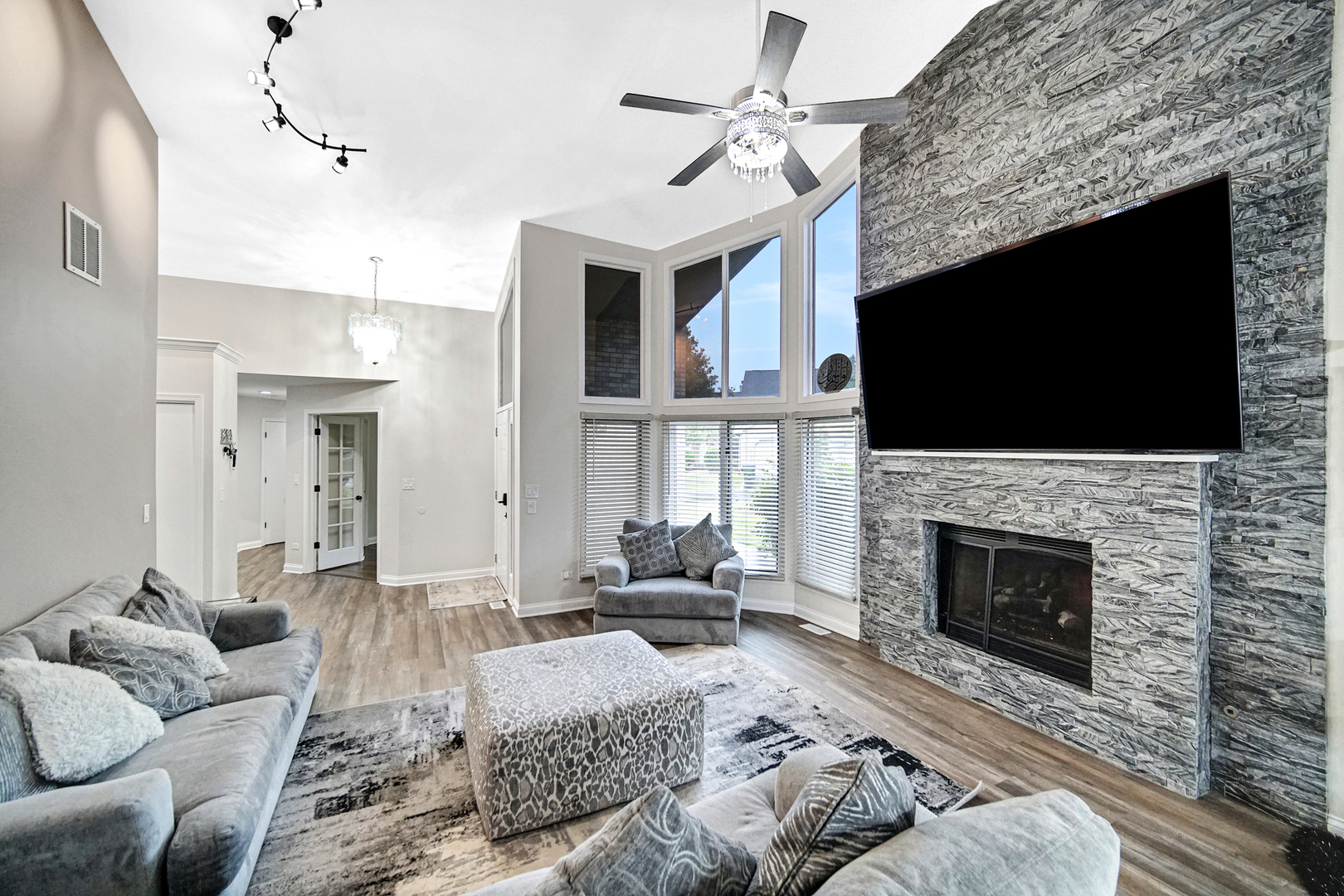 19 W Bay Road
