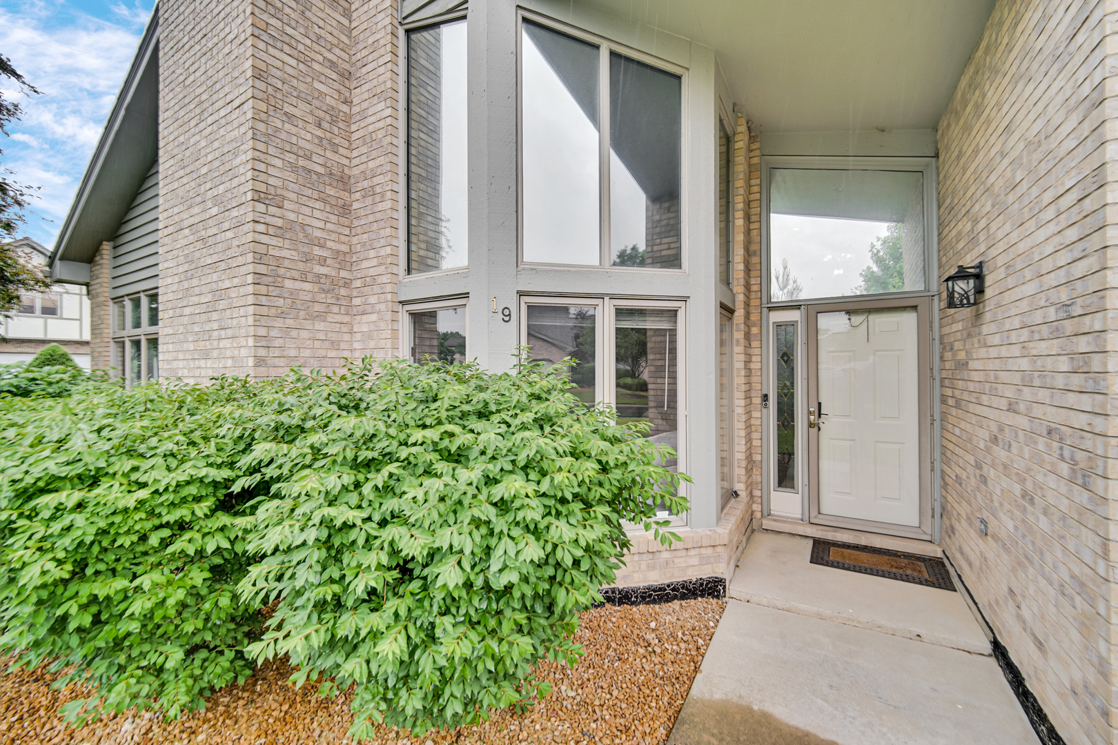 19 W Bay Road