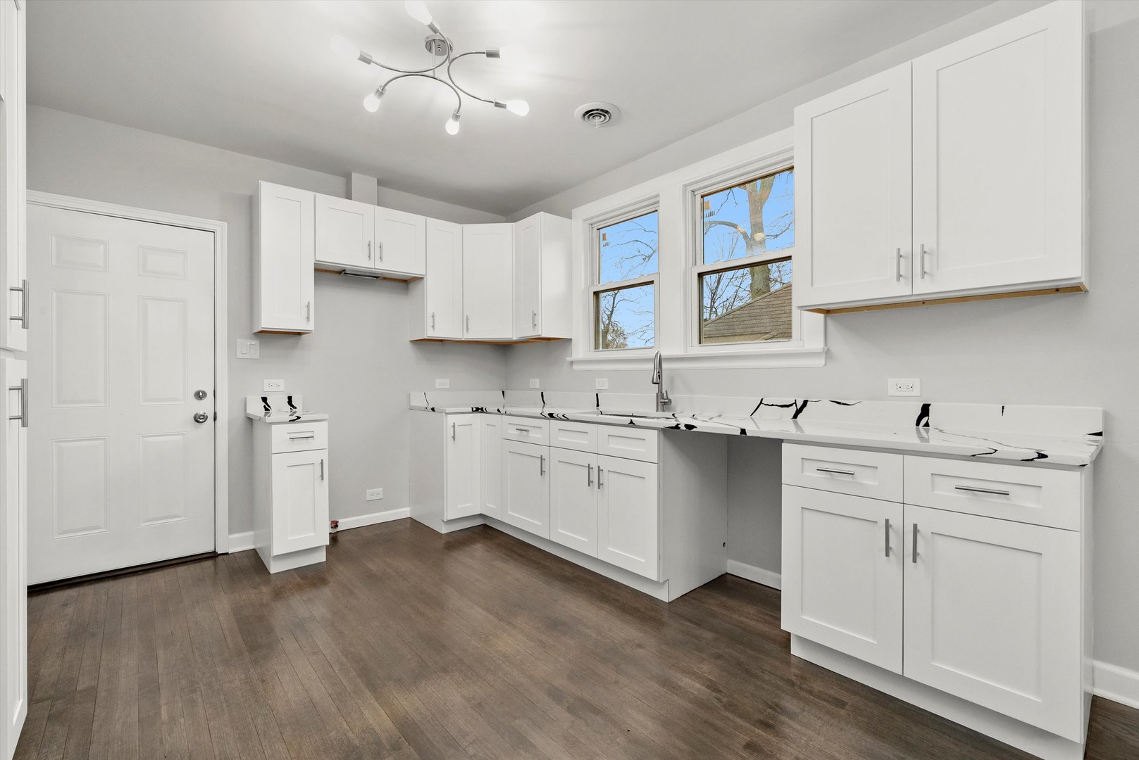 11009 S Normal Avenue