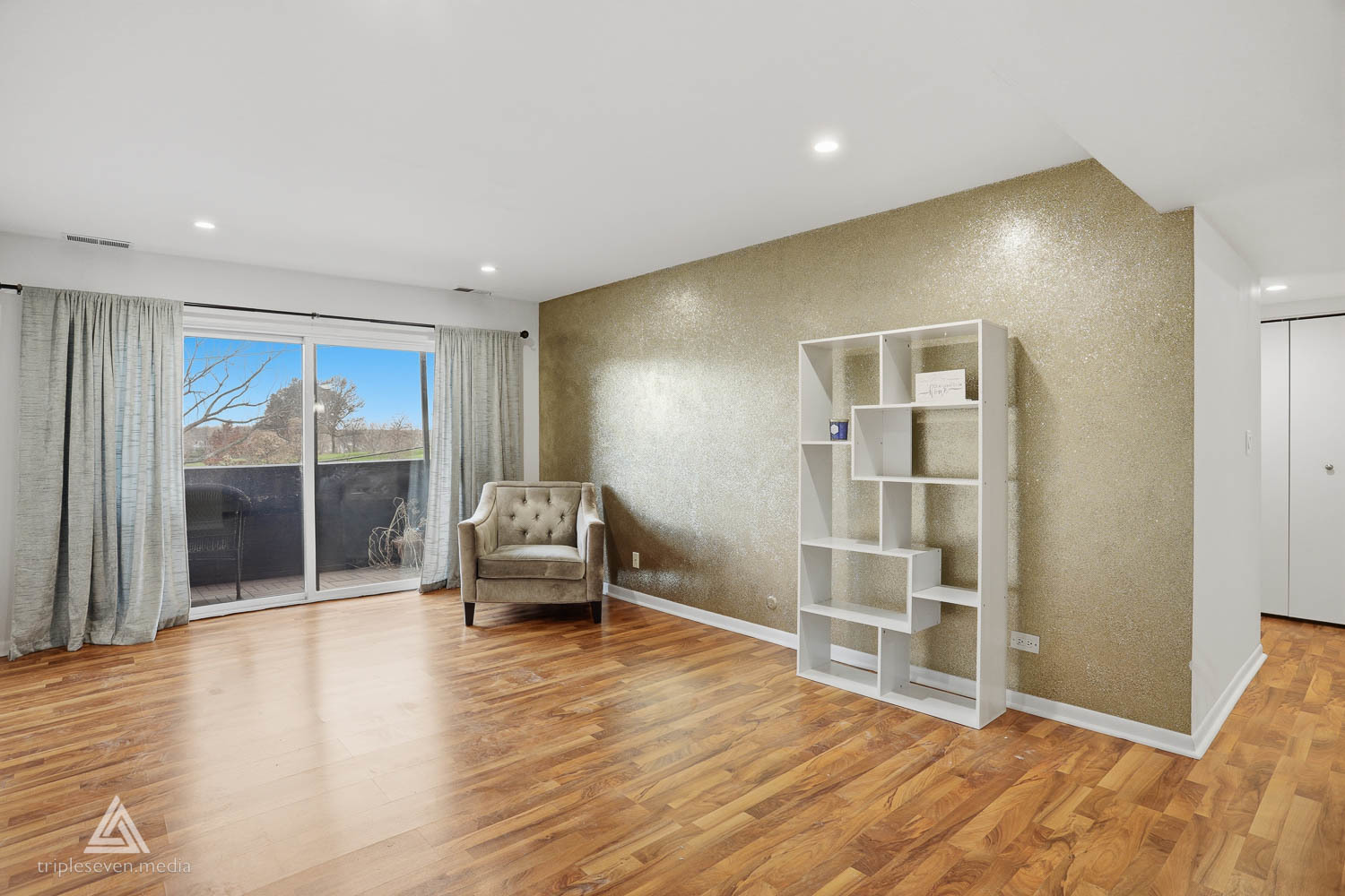 7301 Willow Springs Road Unit: 207