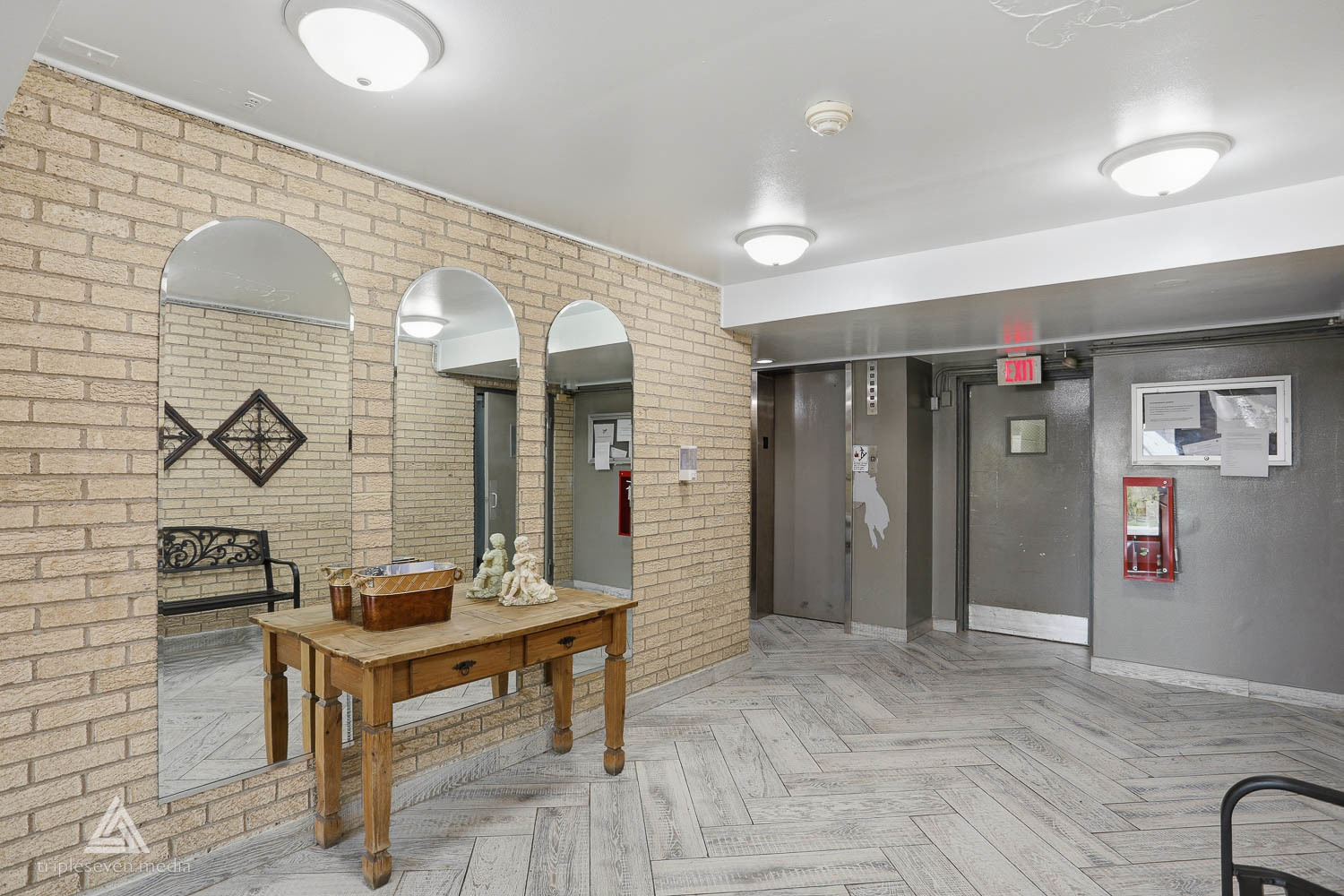 7301 Willow Springs Road Unit: 207