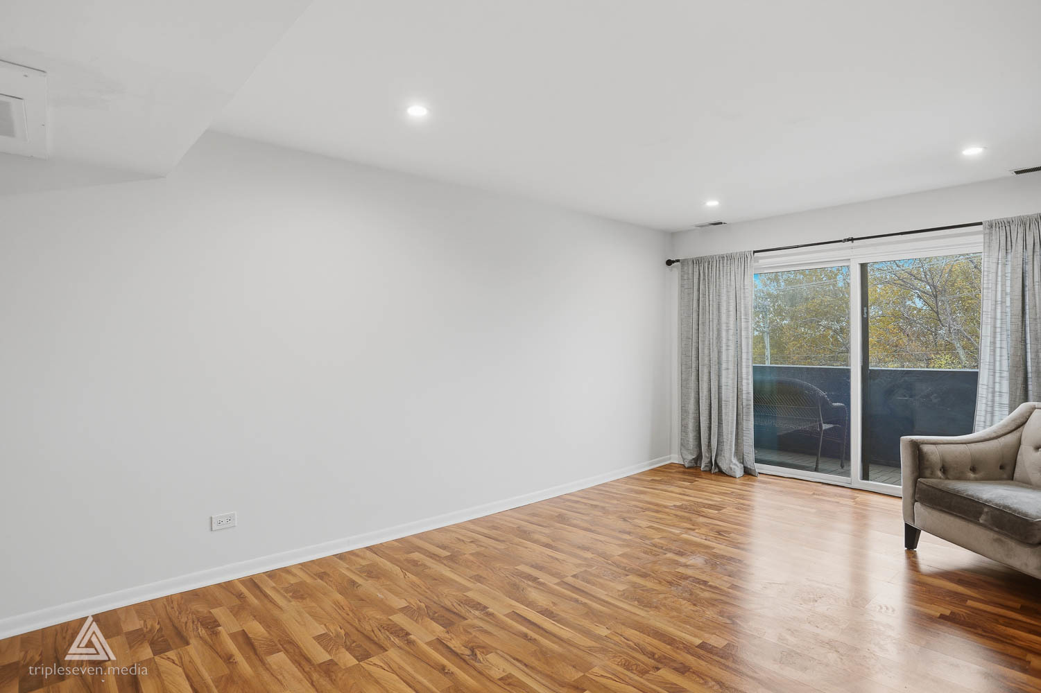 7301 Willow Springs Road Unit: 207
