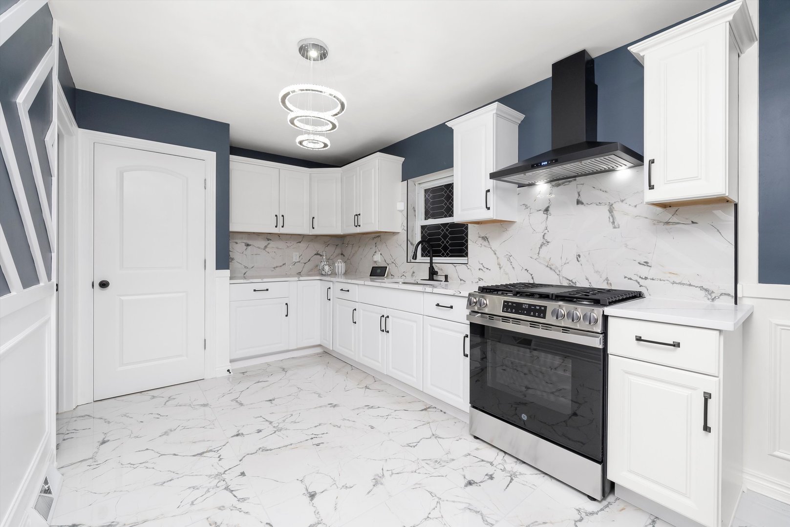 3542 W 77th Street