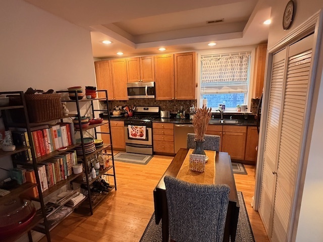 6912 N LAKEWOOD Avenue Unit: 2W