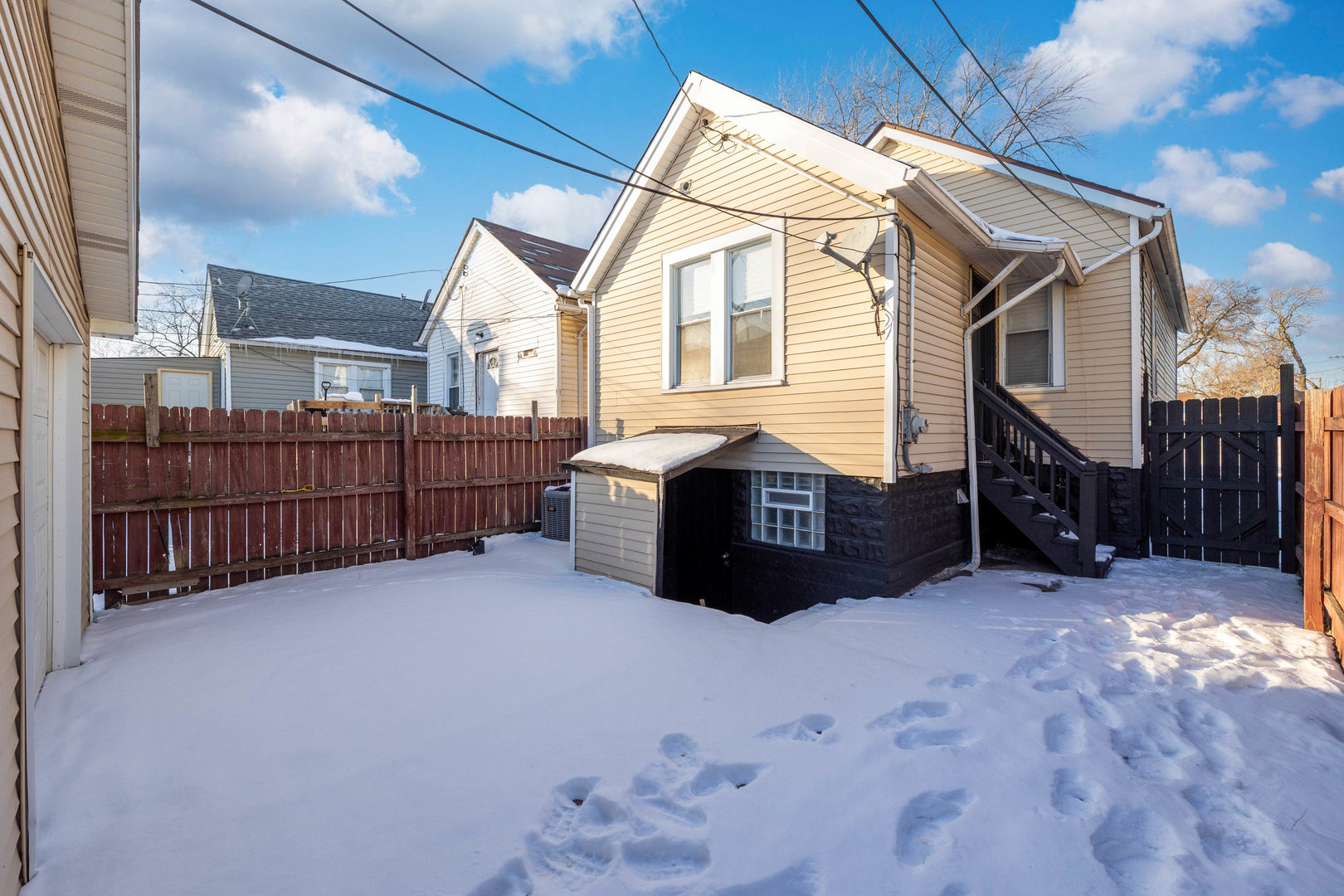 2623 E 109th Street