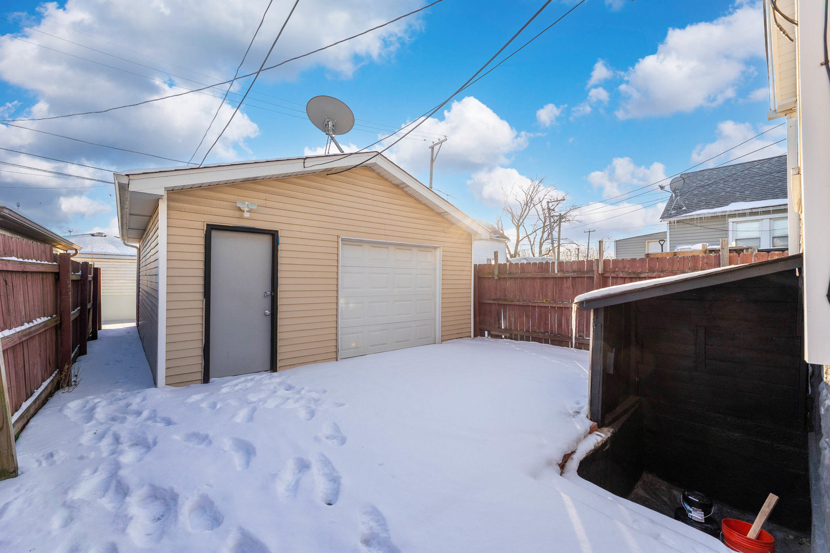 2623 E 109th Street