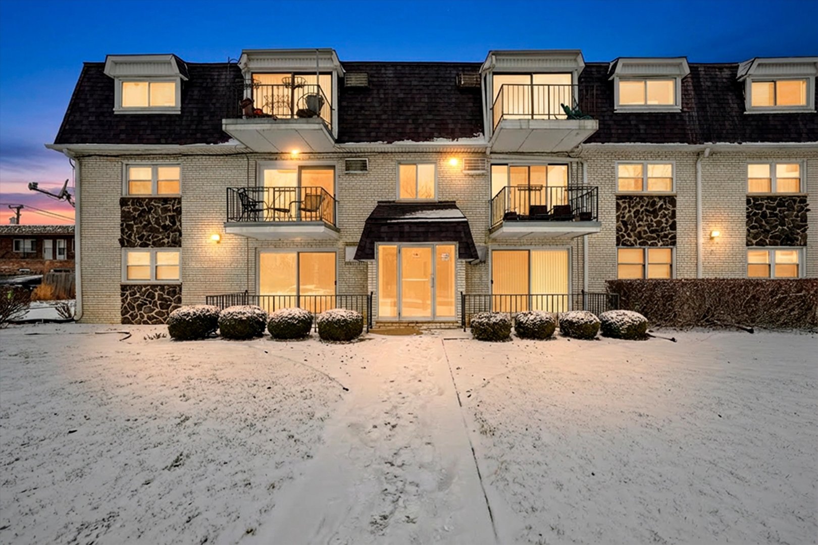 7932 W 93rd Street Unit: 2A