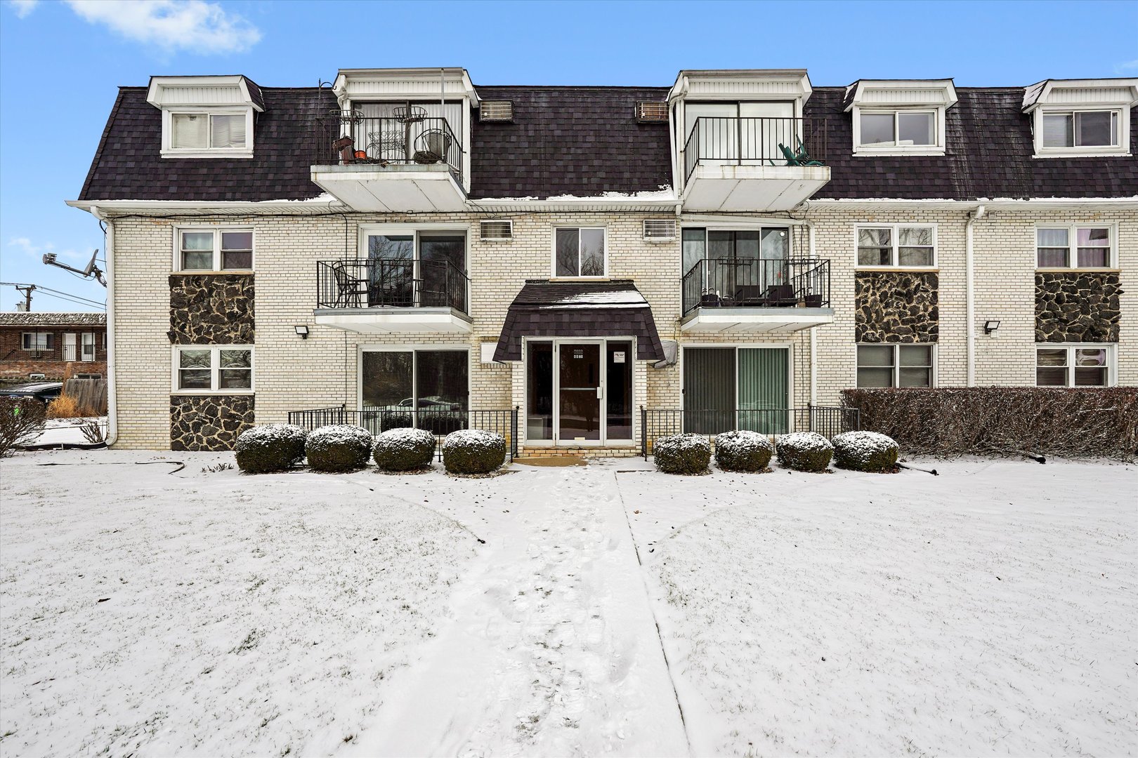 7932 W 93rd Street Unit: 2A