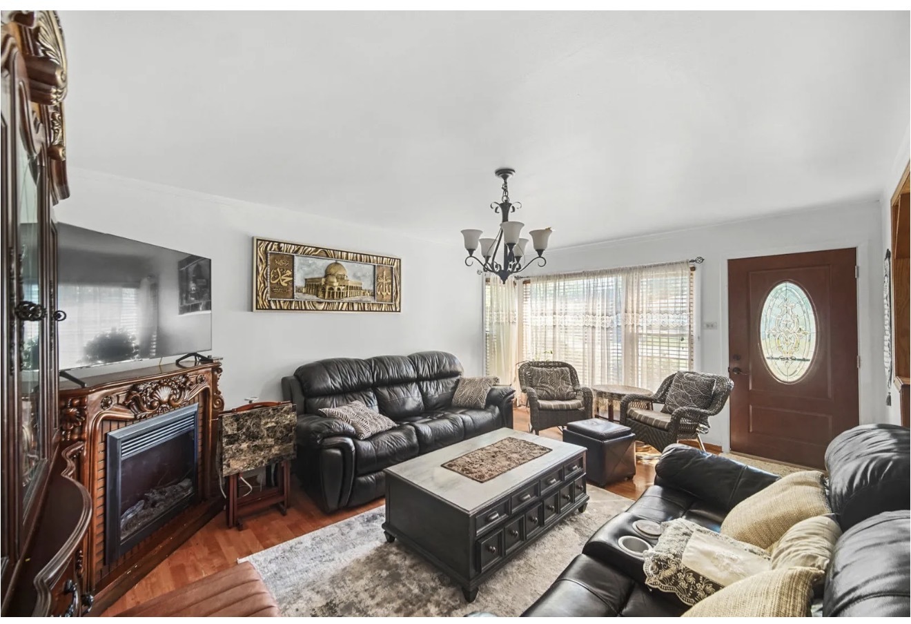 6404 W 85th Place