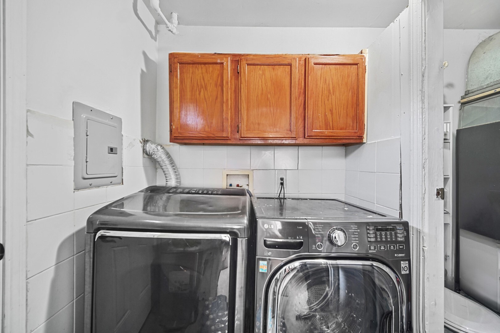 6404 W 85th Place