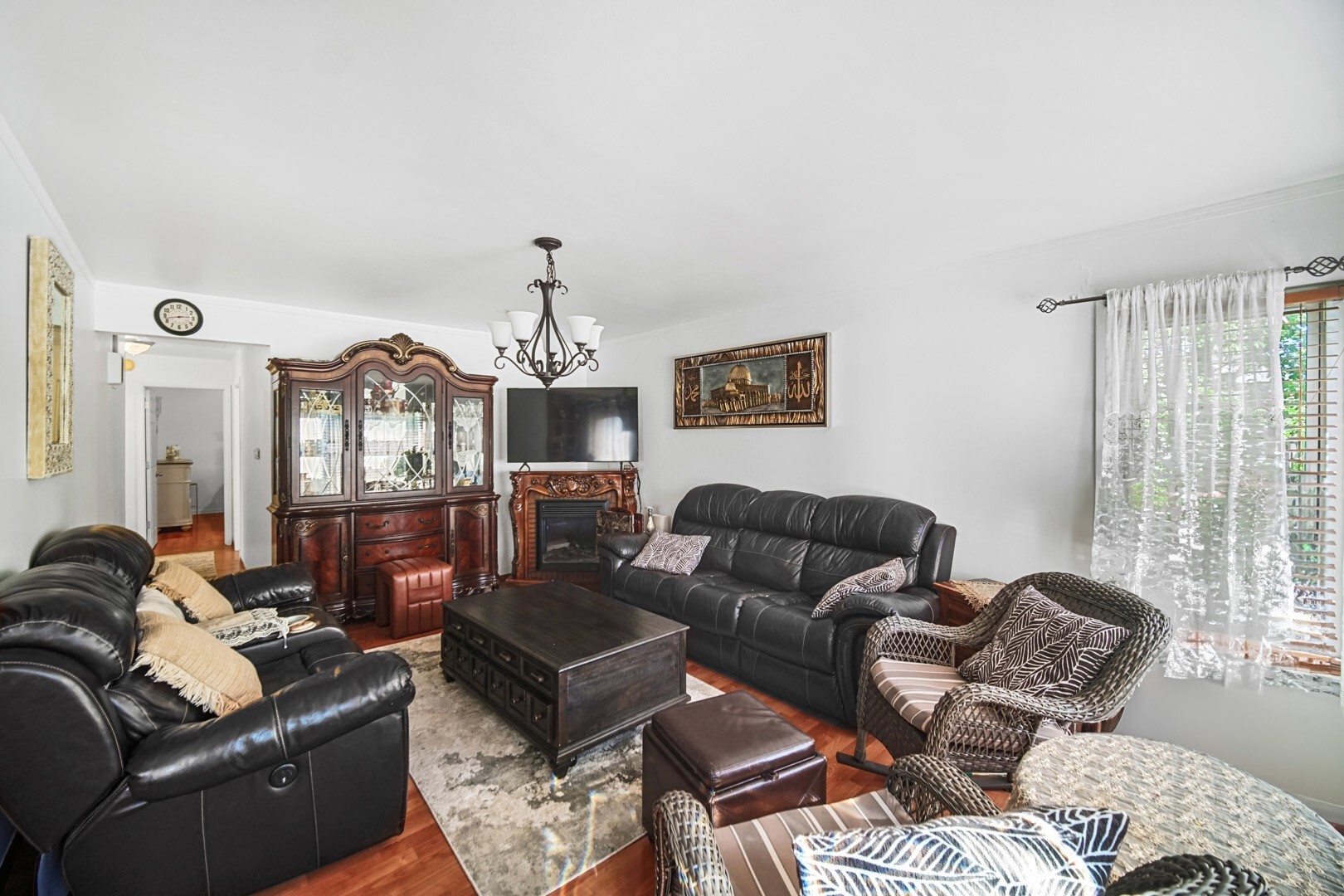 6404 W 85th Place