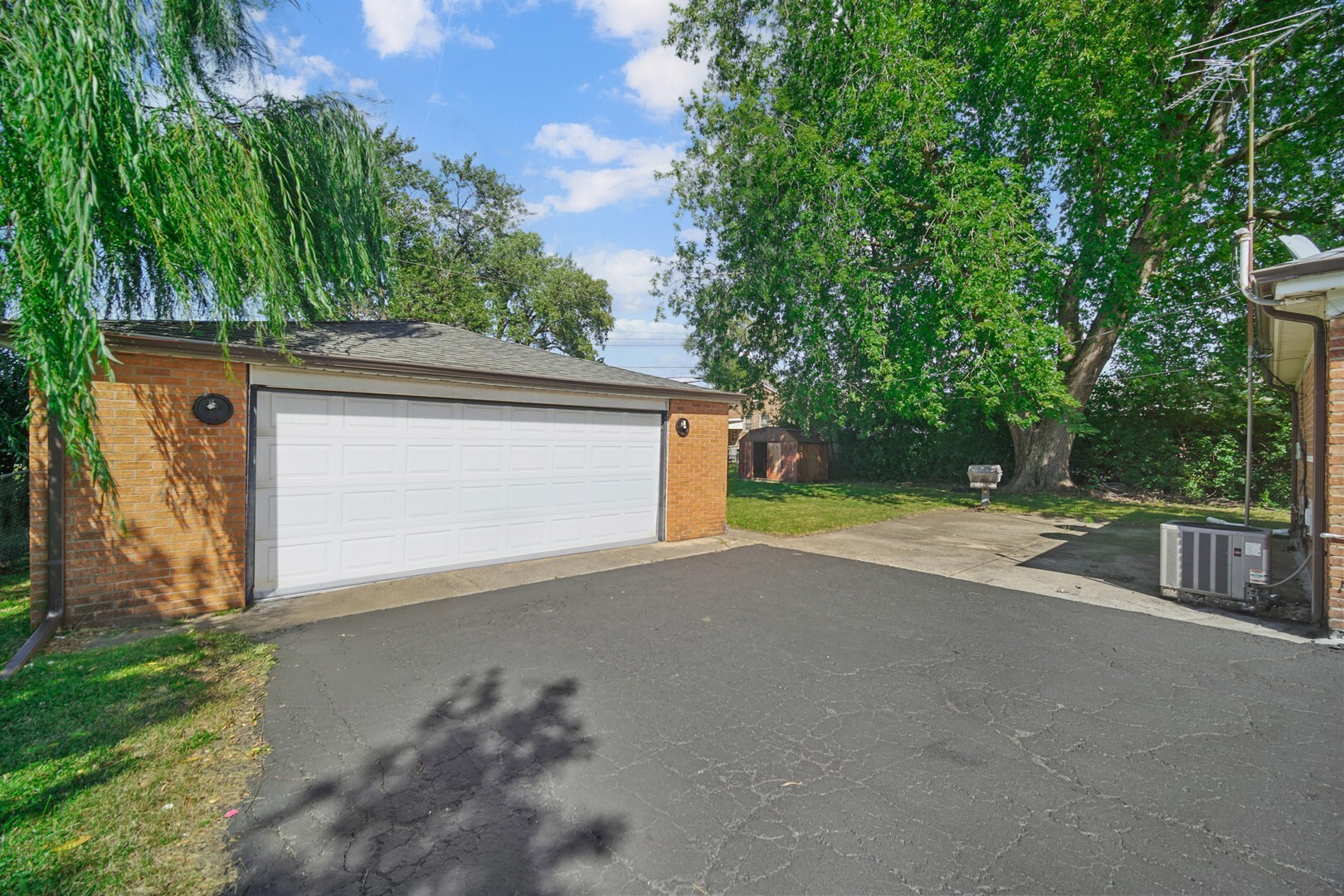 6404 W 85th Place