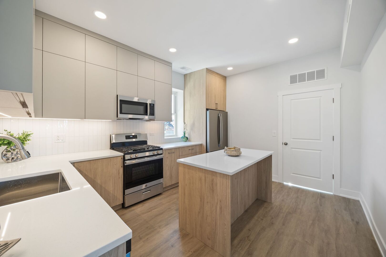 2741 W Belmont Avenue Unit: 1