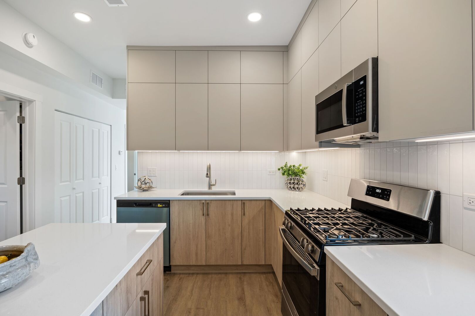 2741 W Belmont Avenue Unit: 1