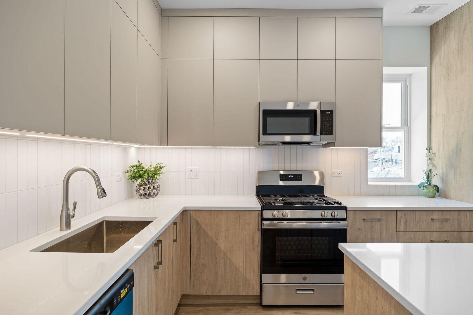 2741 W Belmont Avenue Unit: 1