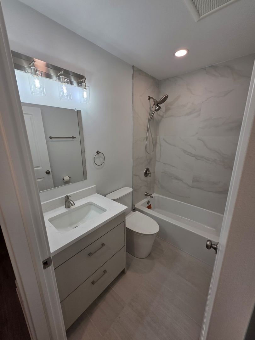 2741 W Belmont Avenue Unit: GARDEN