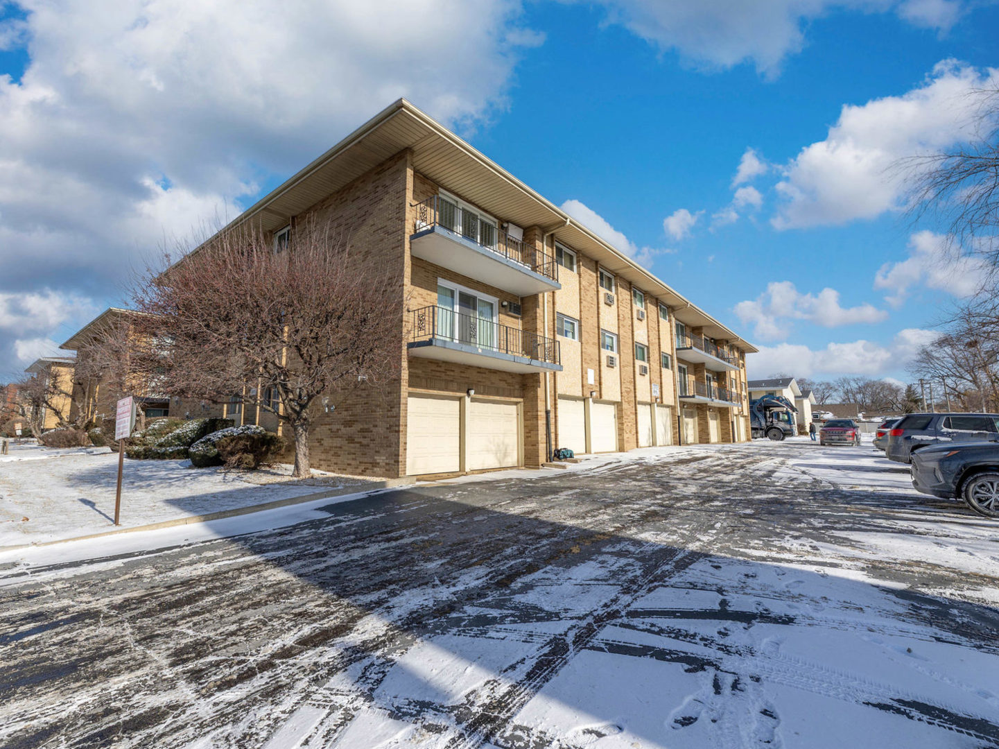 10117 S Cicero Avenue Unit: 206