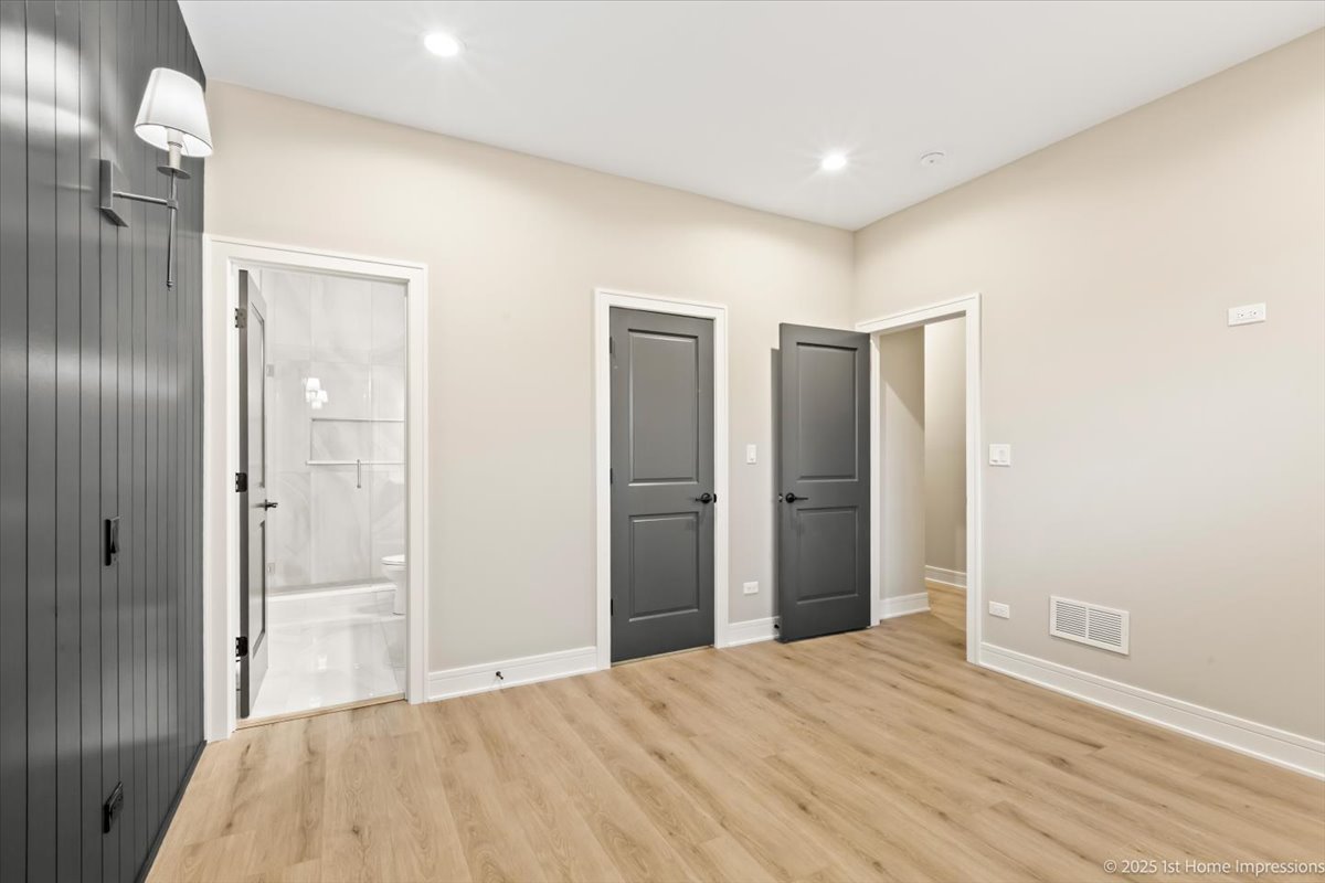 4934 S Champlain Avenue