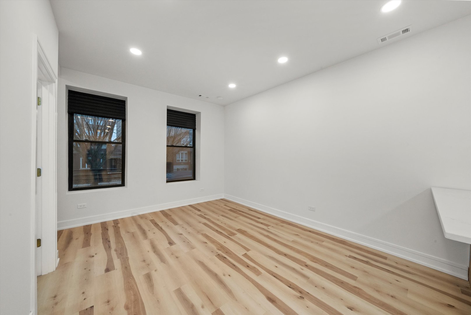 1040 W 34th Place