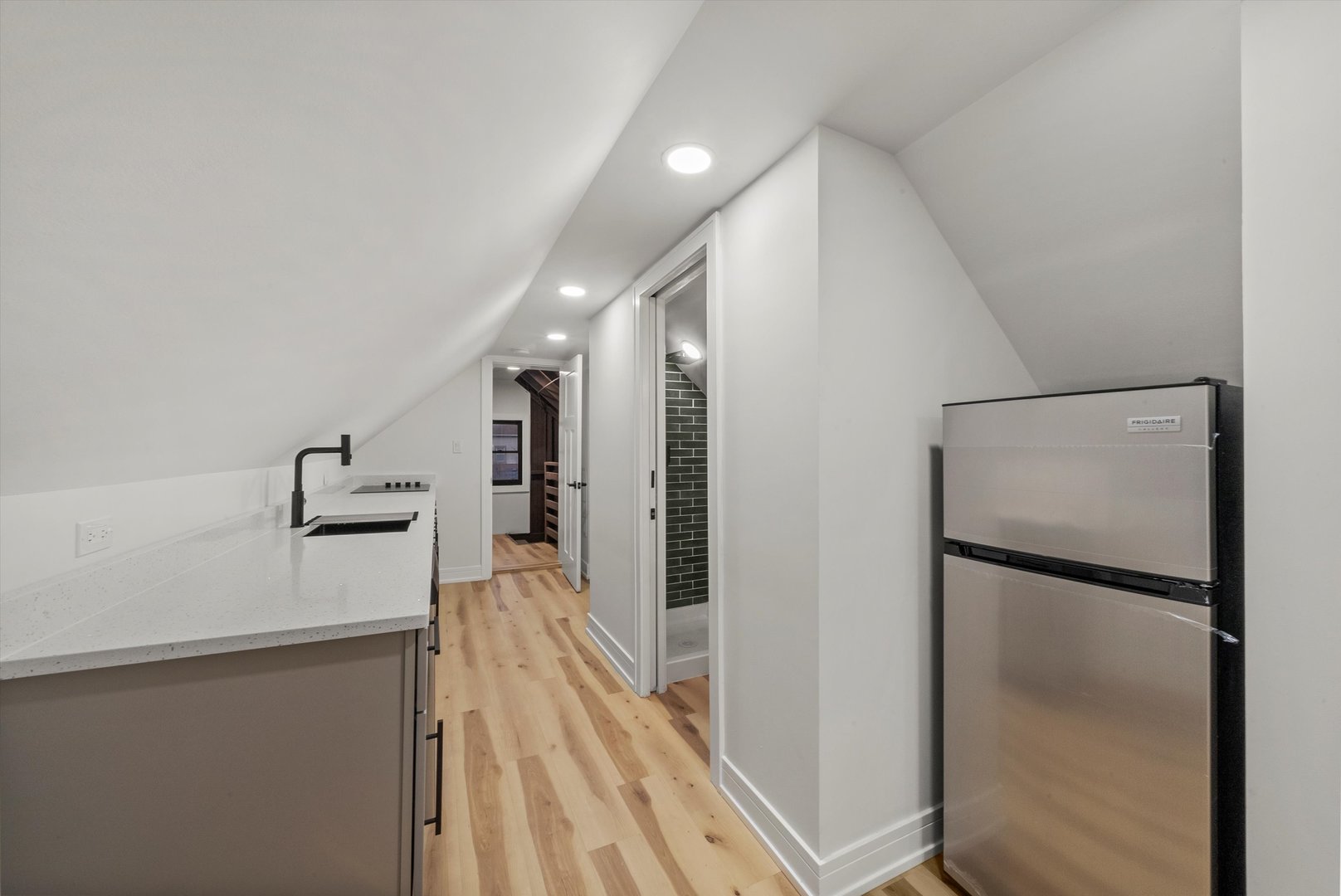 1040 W 34th Place
