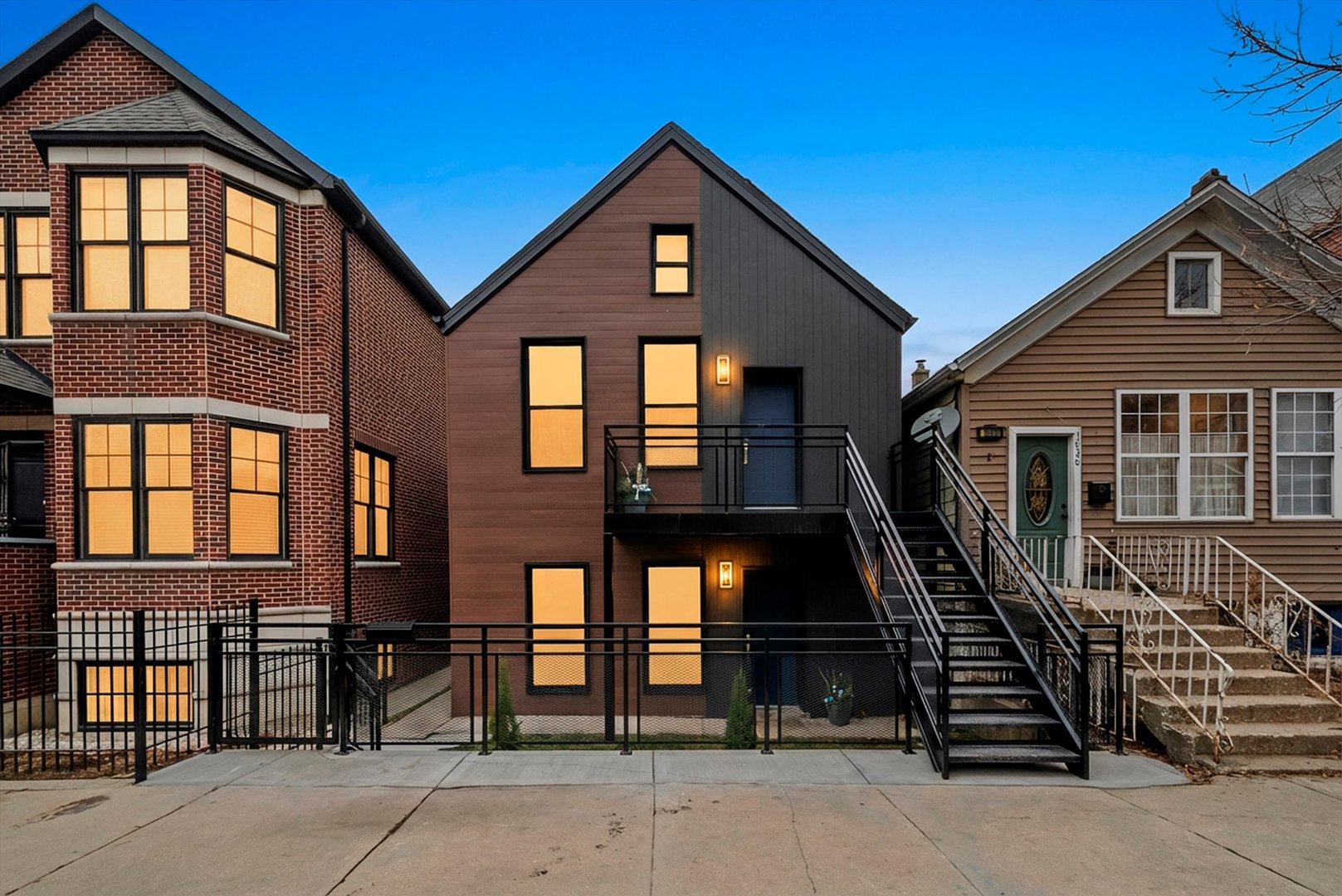 1040 W 34th Place