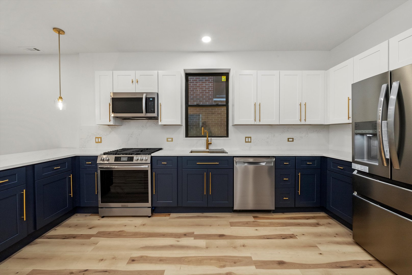 1040 W 34th Place