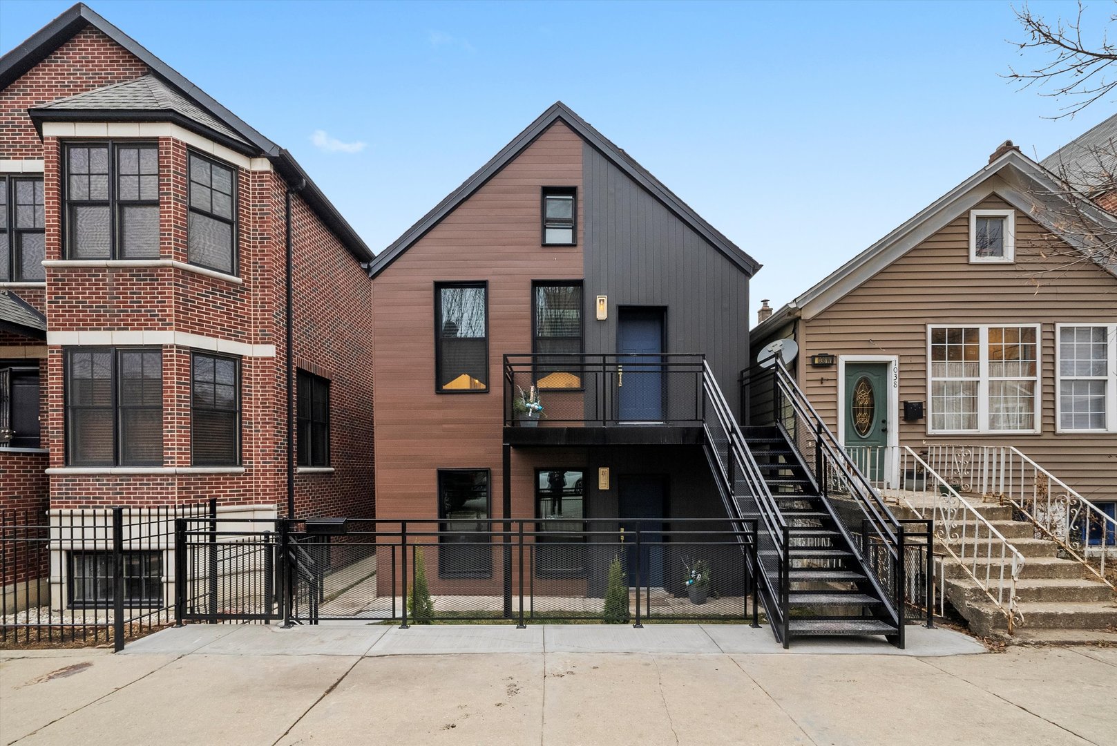 1040 W 34th Place