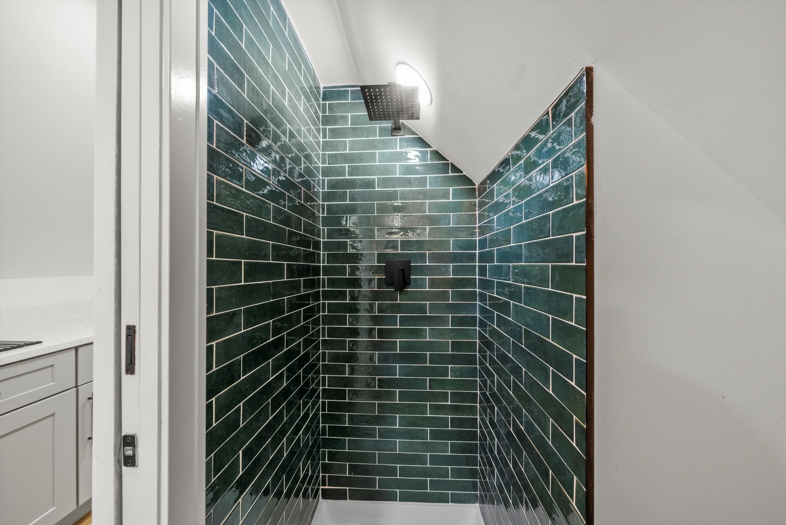 1040 W 34th Place