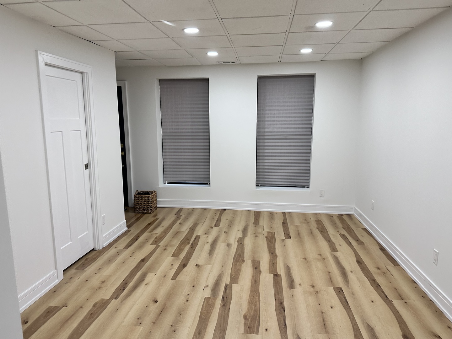 1040 W 34th Place