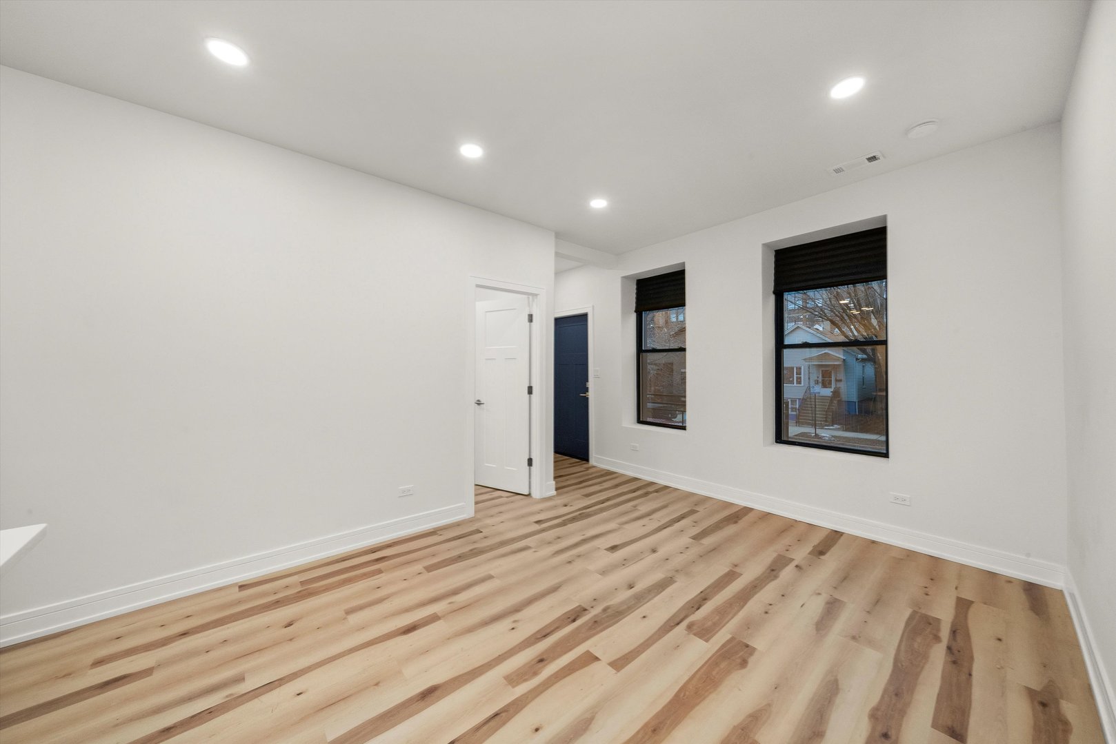 1040 W 34th Place
