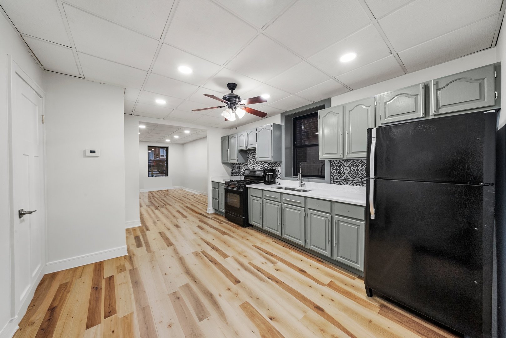 1040 W 34th Place