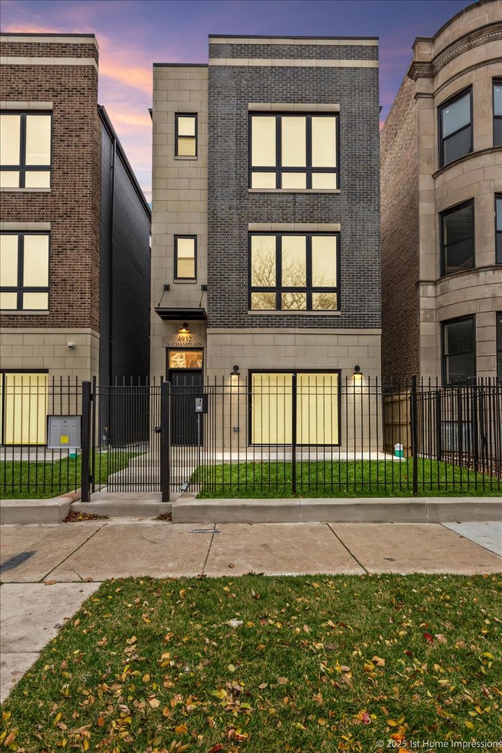 4932 S Champlain Avenue