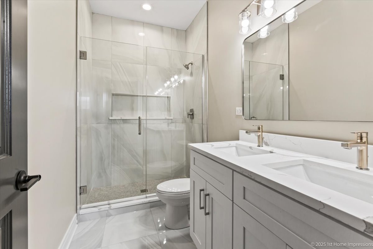 4932 S Champlain Avenue