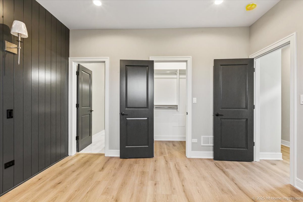 4932 S Champlain Avenue