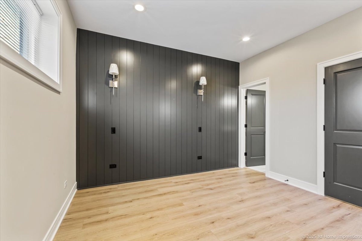 4932 S Champlain Avenue