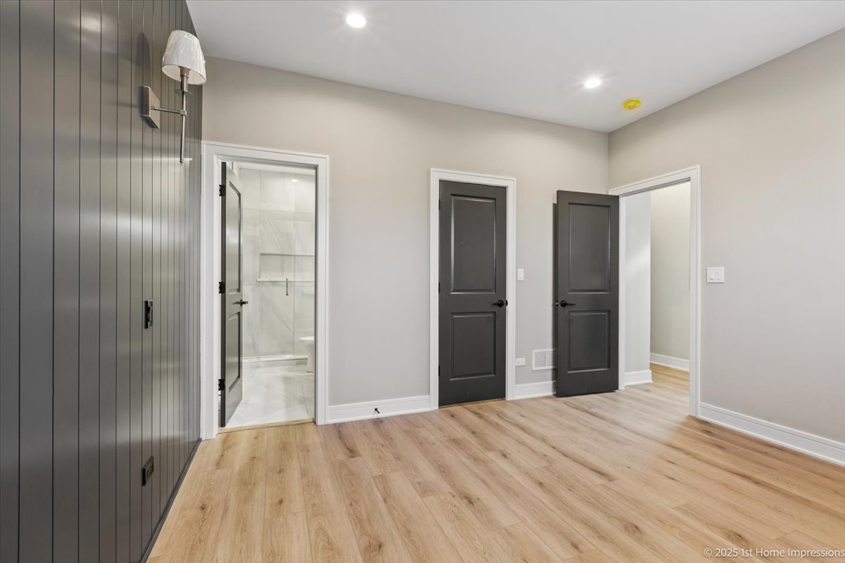 4932 S Champlain Avenue