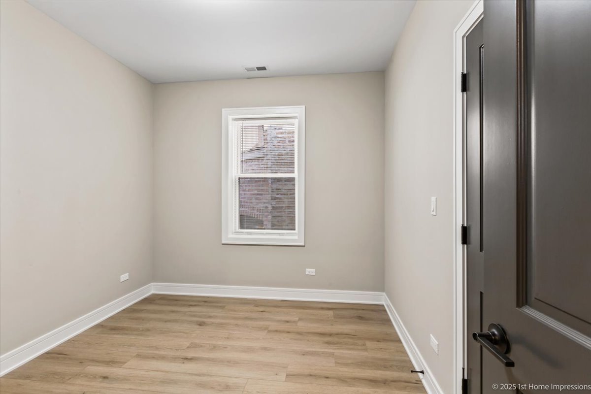 4932 S Champlain Avenue