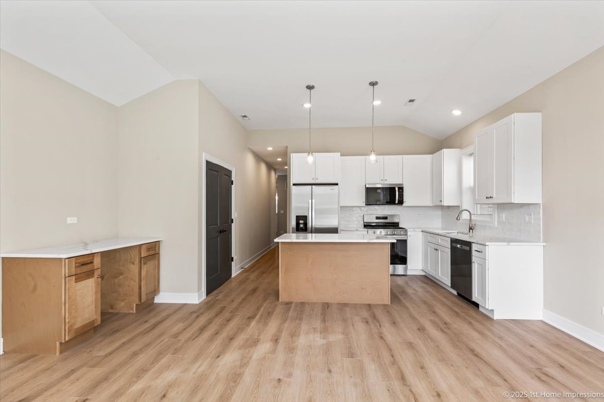 4932 S Champlain Avenue