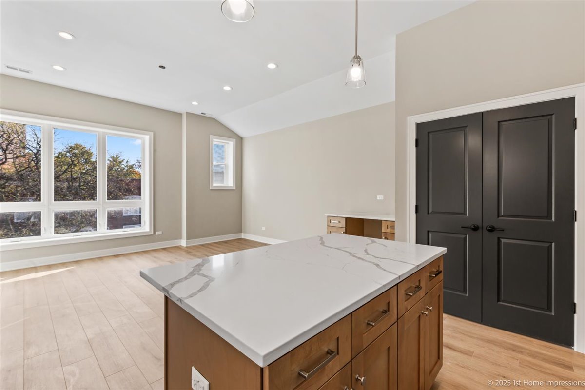 4932 S Champlain Avenue